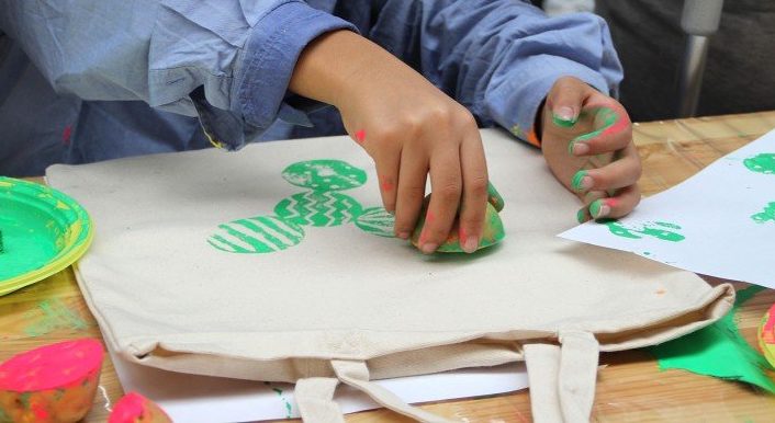 Activité enfants : la peinture textile, trucs et astuces ! - Lucky